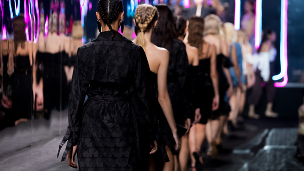2023's Hottest Hairstyles Unveiled at NYFW, featuring AQUAGE and RUSK